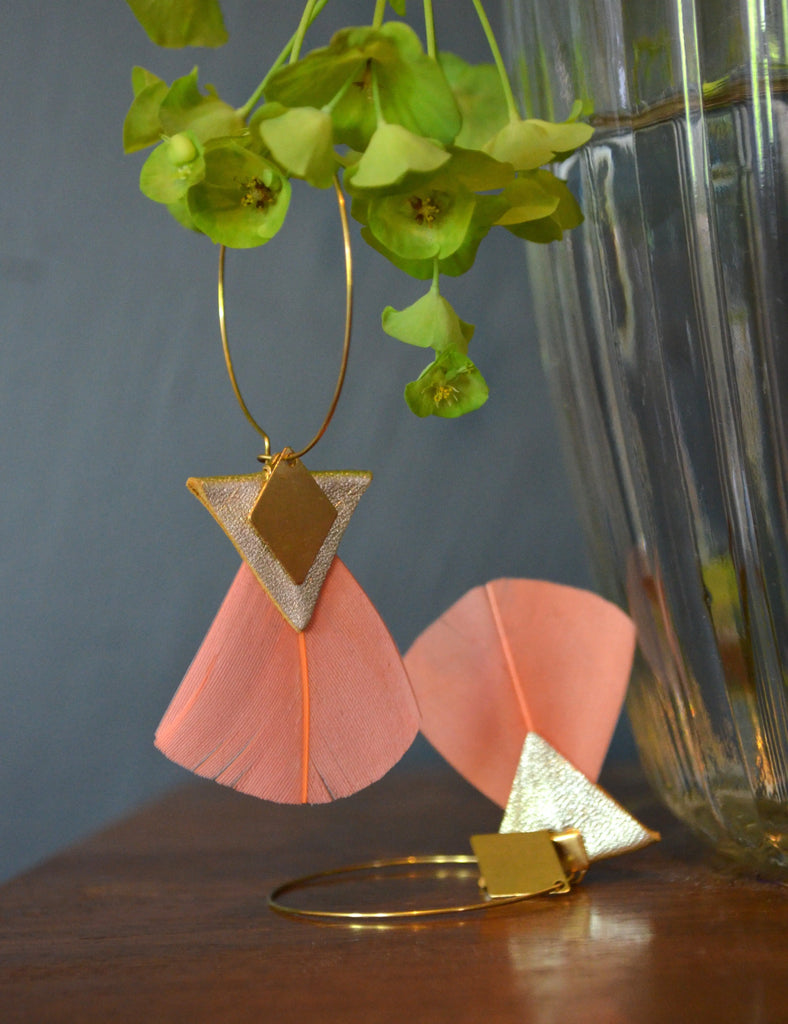 Boucles d'oreilles plume oie carmel corail