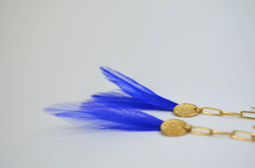 Boucles d'oreilles charm's plumes coq bleues