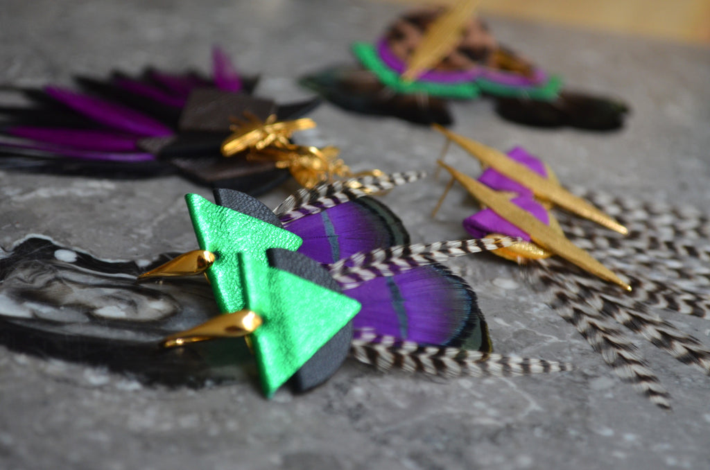 Boucles d'oreilles plumes poan nomades violet/vert