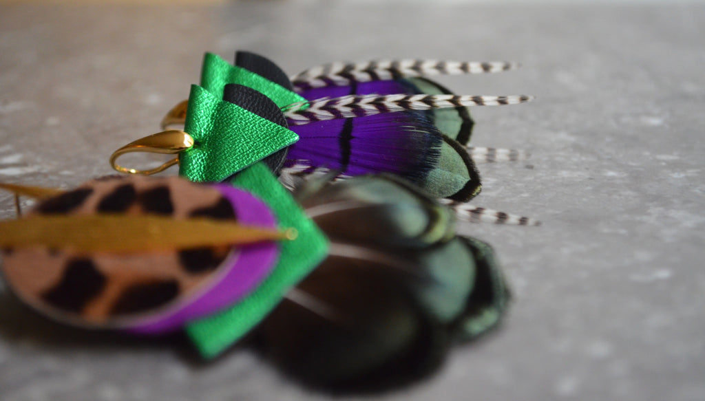 Boucles d'oreilles plumes paon nomades violet/vert