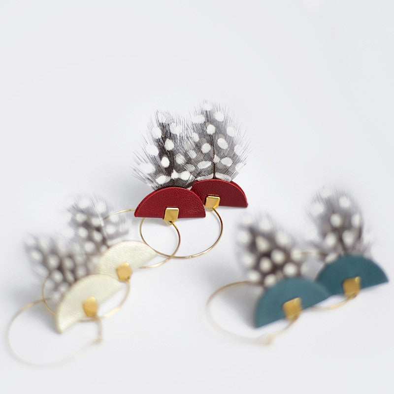 Boucles d'oreilles plumes pintade amaya