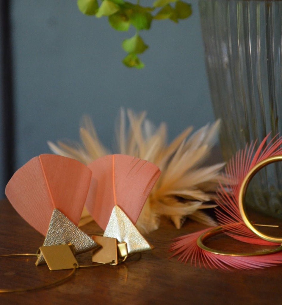 Boucles d'oreilles plumes corail