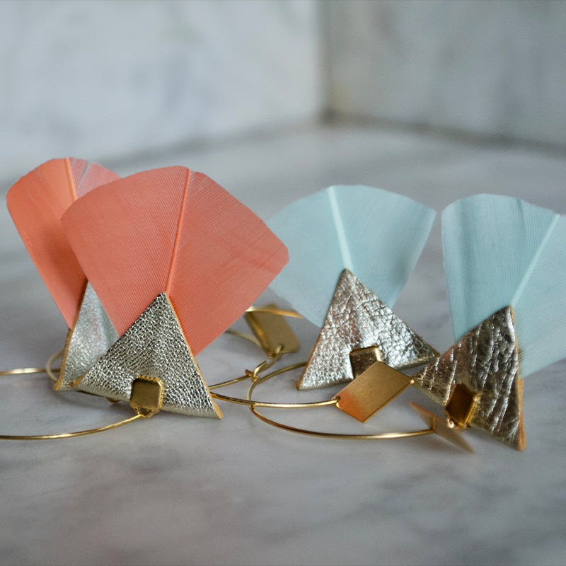 Boucles d'oreilles plumes oie carmel 