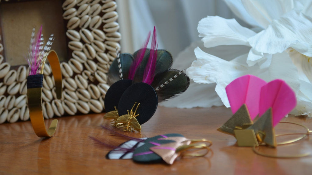 Boucles d'oreilles plumes oie carmel fuchsia