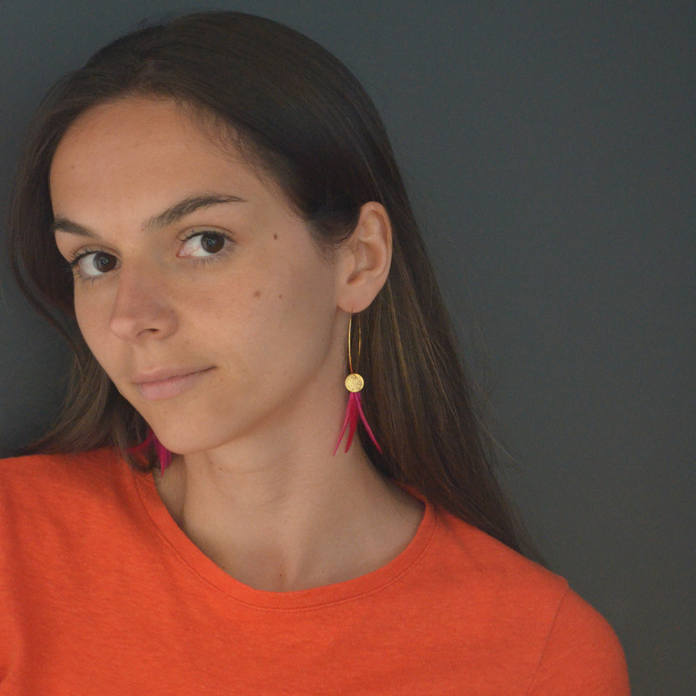Boucles d'oreilles plumes coq créoles coq fuchsia