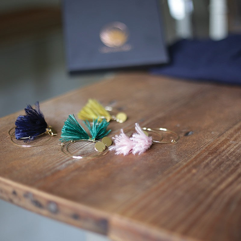 Boucles d'oreilles plumes autruche créoles sweet crème