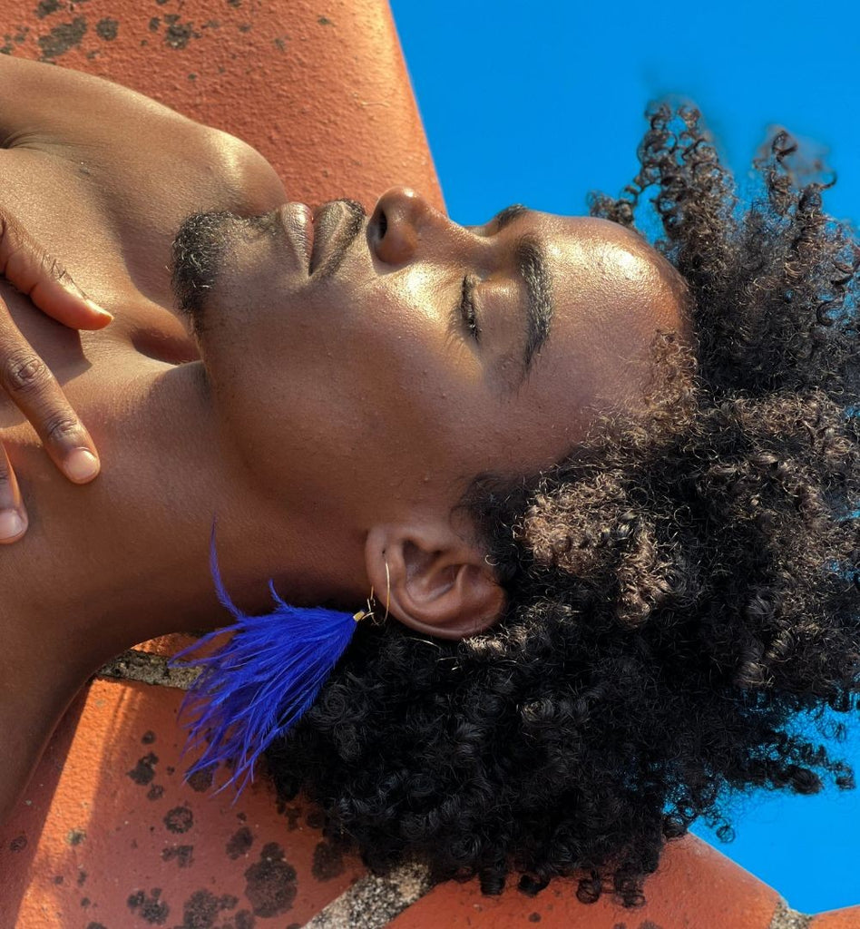 Boucles d'oreilles plumes autruche créoles sweet longues bleu roi