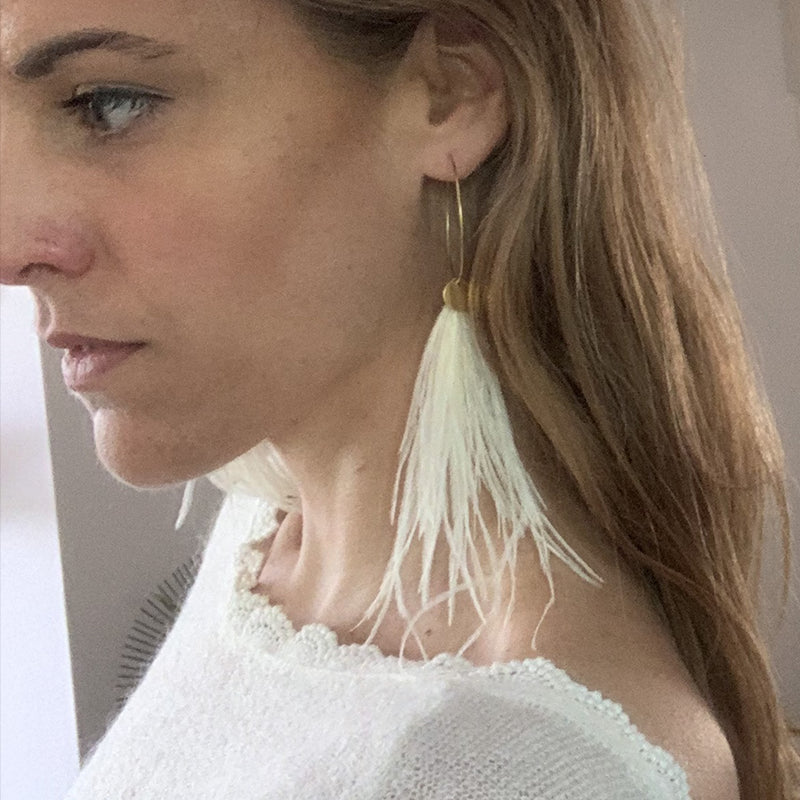 Boucles d'oreilles plumes autruche créoles sweet longues crème