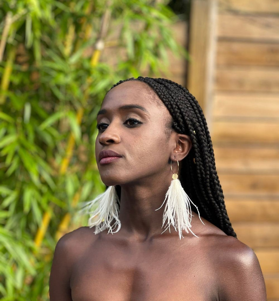 Boucles d'oreilles plumes autruche créoles sweet longues crème