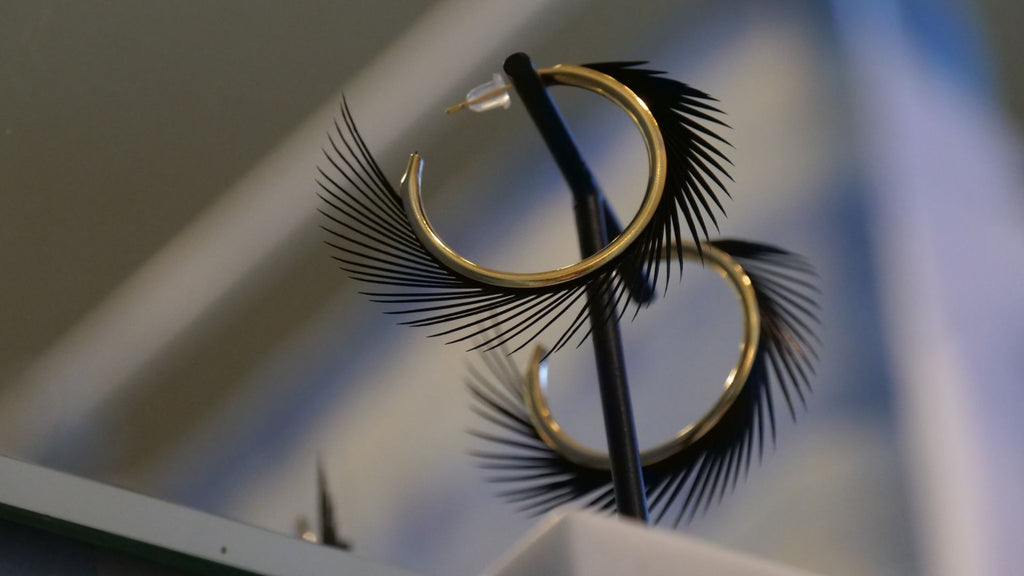 Boucles d'oreilles plumes oie iroquoise noir