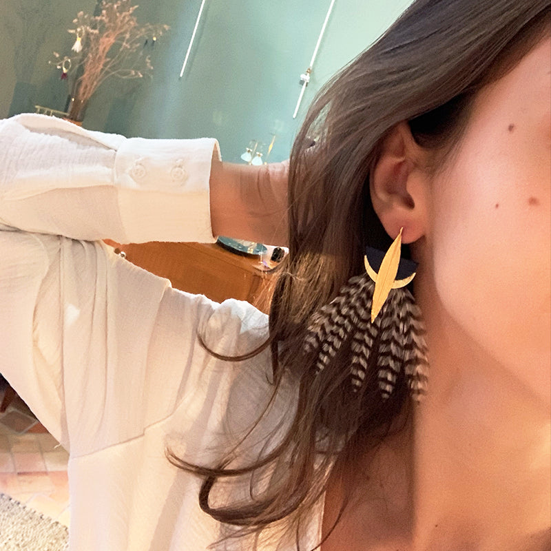 Boucles d'oreilles plumes coq lyre bleu nuit