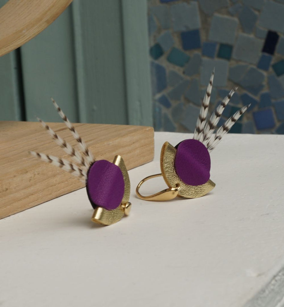 Boucles d'oreilles plumes coq naïades violet