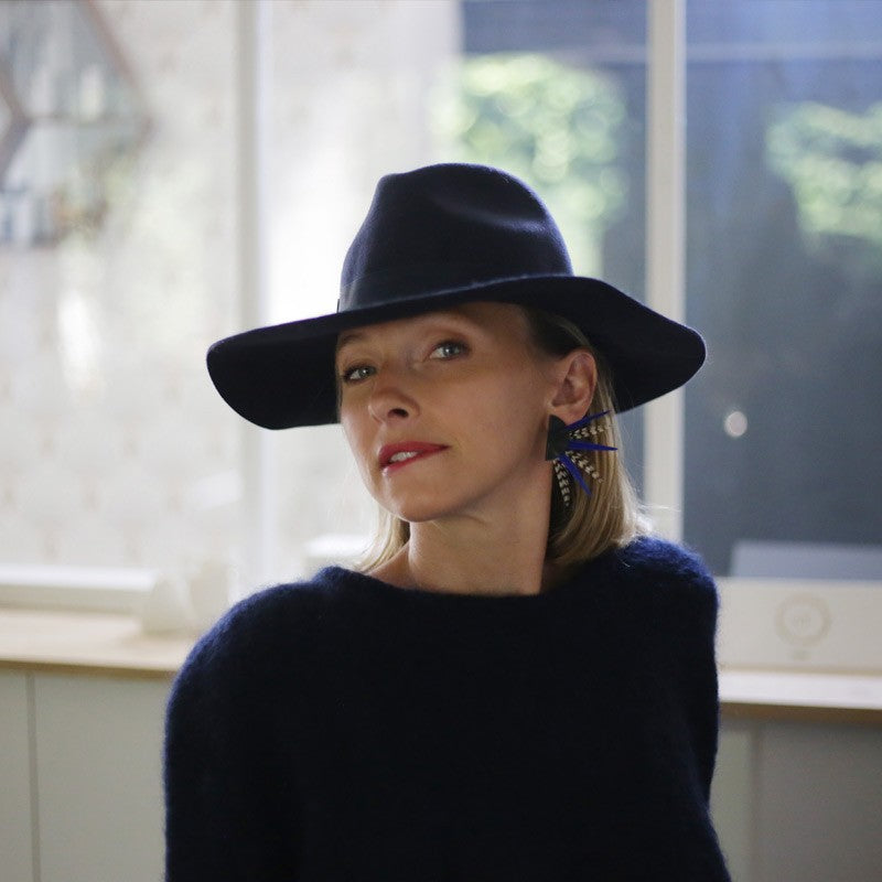 Boucles d'oreilles plumes coq rebel noir bleu