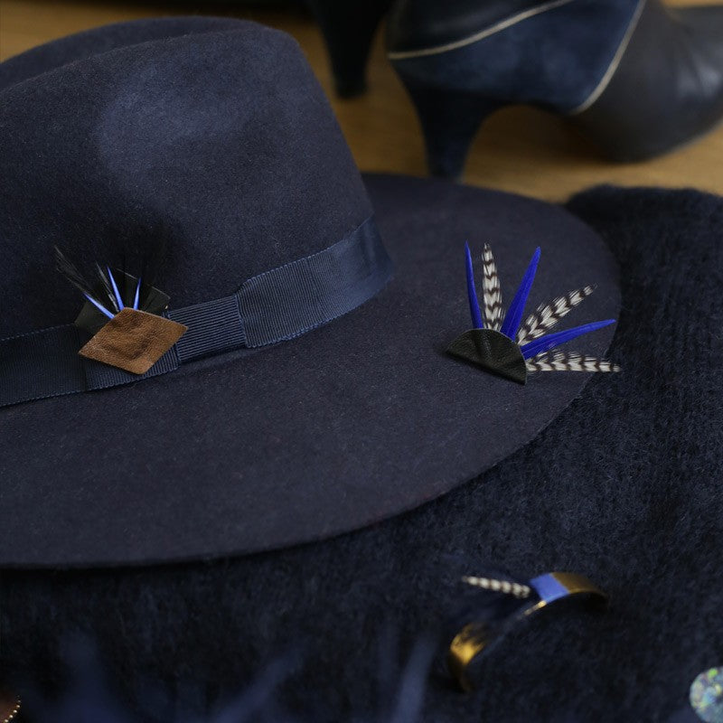 Boucles d'oreilles plumes coq rebel noir bleu