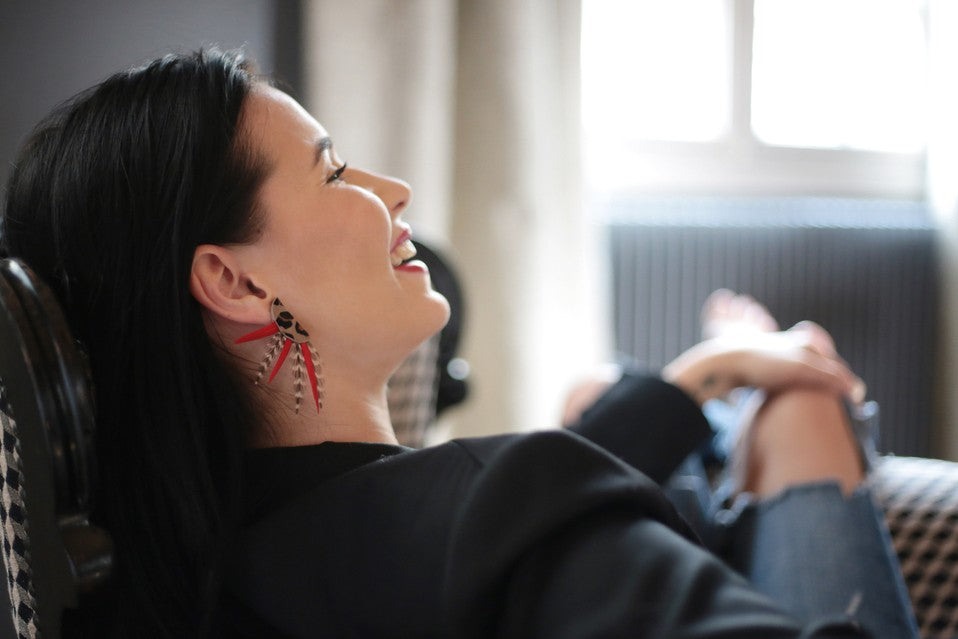 Boucles d'oreilles plumes coq rebel panthère rouge