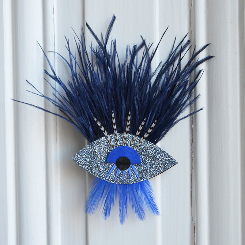 Broche plumes autruche oeil bleu xxl