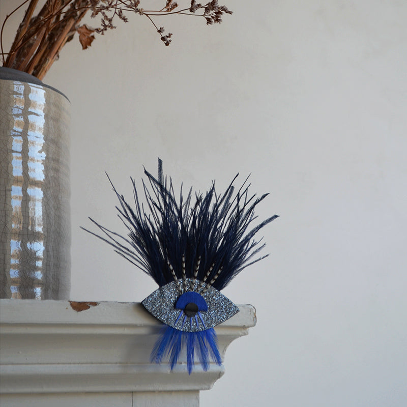 Broche plumes autruche oeil bleu xxl
