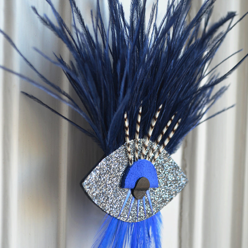 Broche plumes autruche oeil bleu xxl
