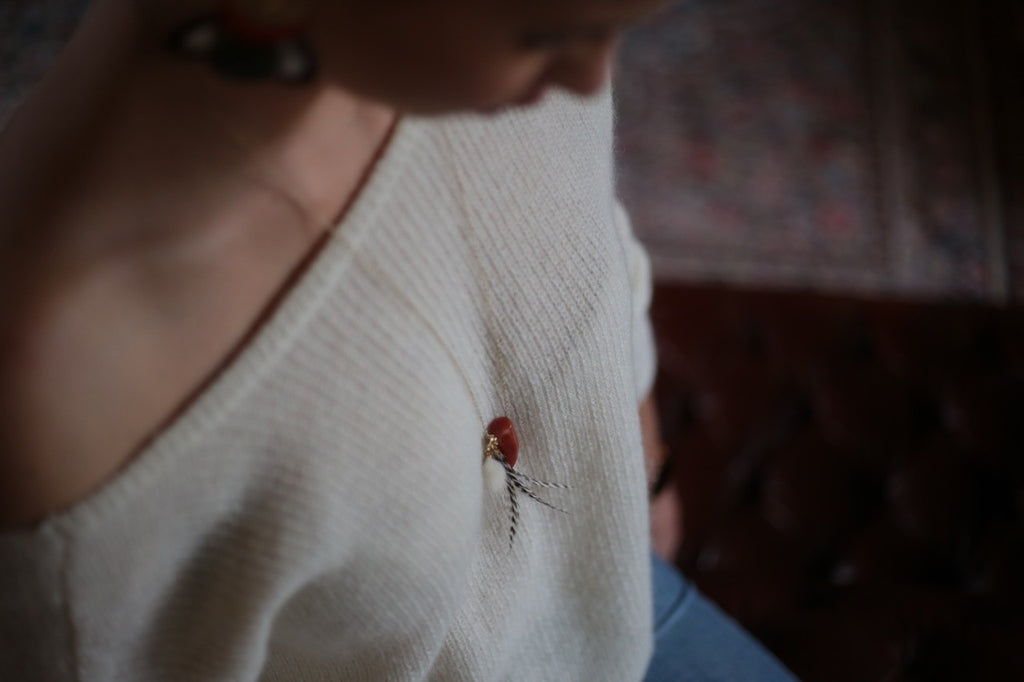 Collier plumes coq sautoir corne agate rouge