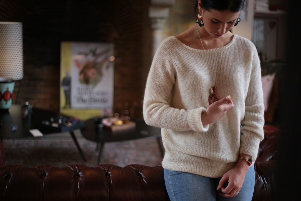 Collier plumes coq sautoir corne agate rouge